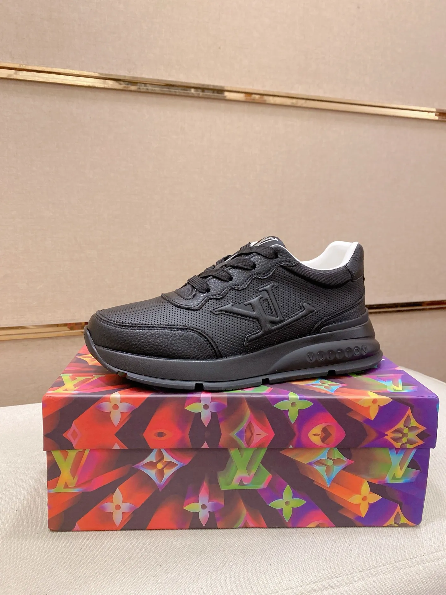 Men's shoes: 442💰🎉🎉LV~Louis Vuitton trendy men's shoes, new shipments, latest matching, the same style as the official website, super high quality, hot sales of the season [strong][strong][strong]Selected first-layer cowhide, comfortable sheepskin lining, original last, comfortable on the foot, wear-resistant rubber outsole, size: 38-44.